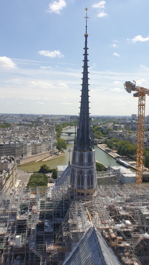 Notre-Dame-de-Paris-en-travaux-flèche